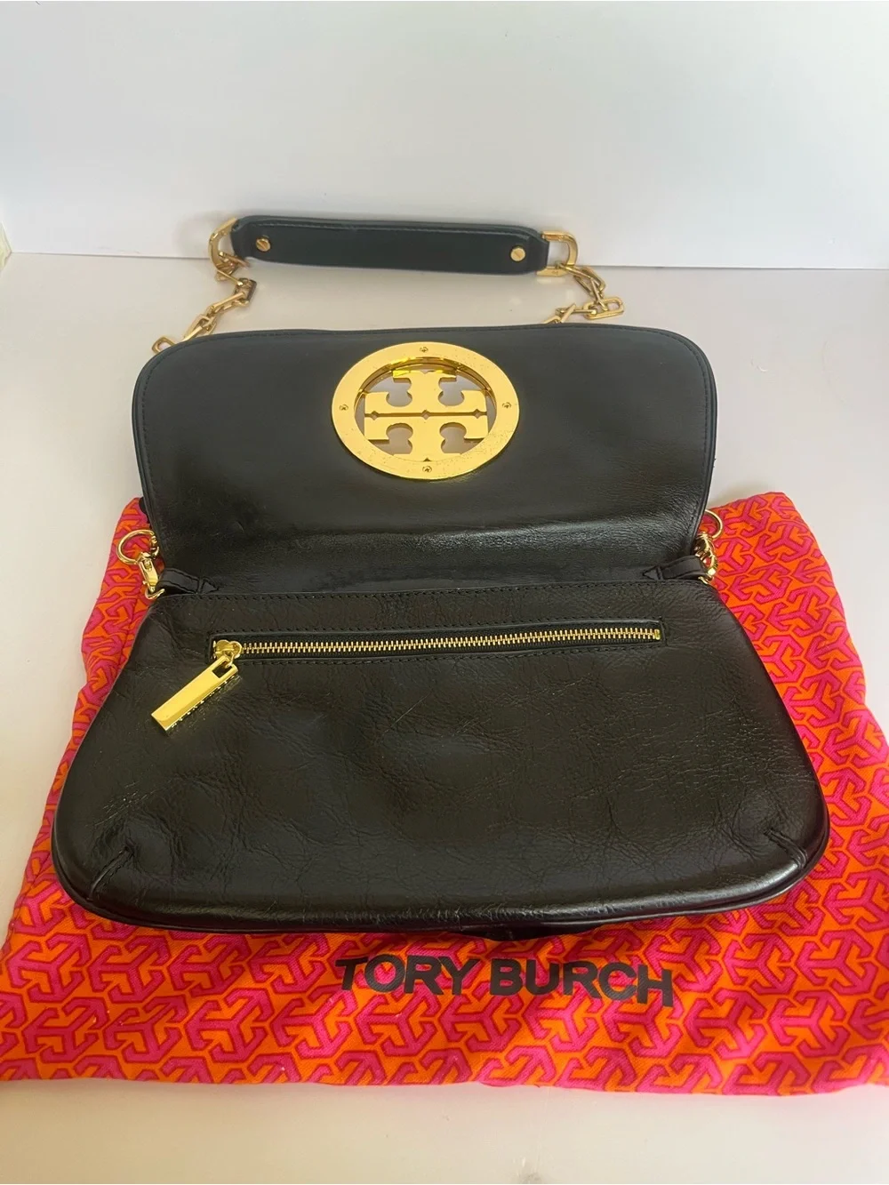 Like New w/tag: Tory Burch Logo Clutch Leather Bag